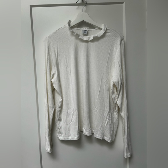 White long sleeve top - Picture 2 of 3